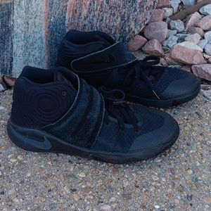 Nike Kyrie 2 triple black athletic sneakers youth sz 6